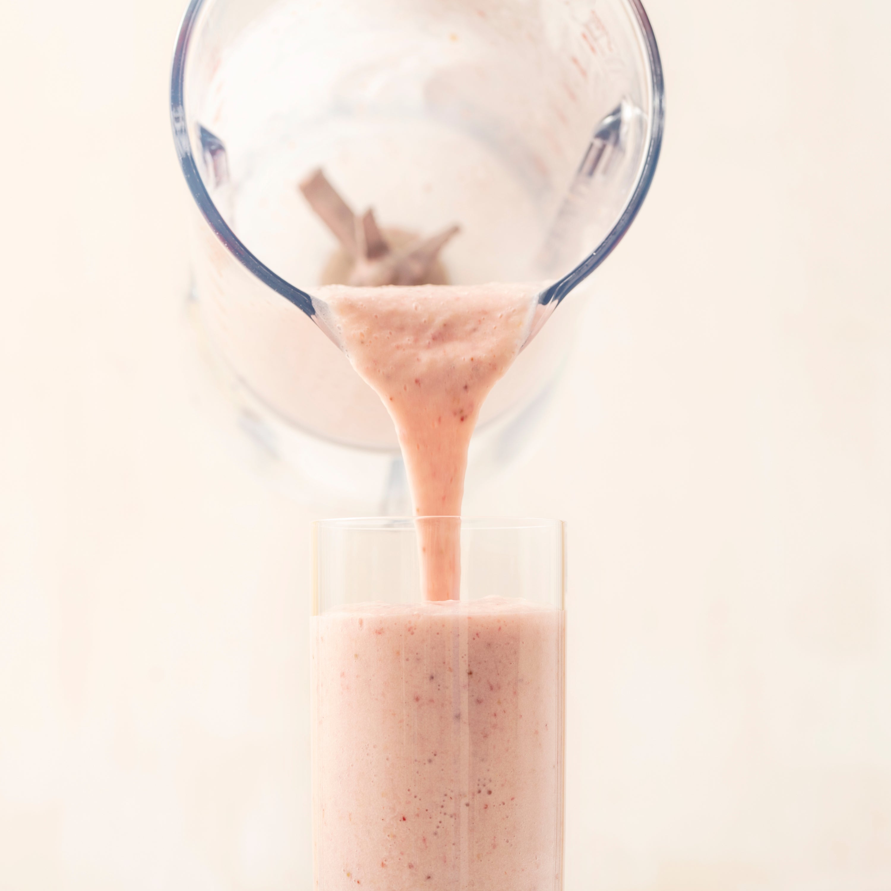 2_LIFESTYLE_VitalPerformance_Strawberry-1